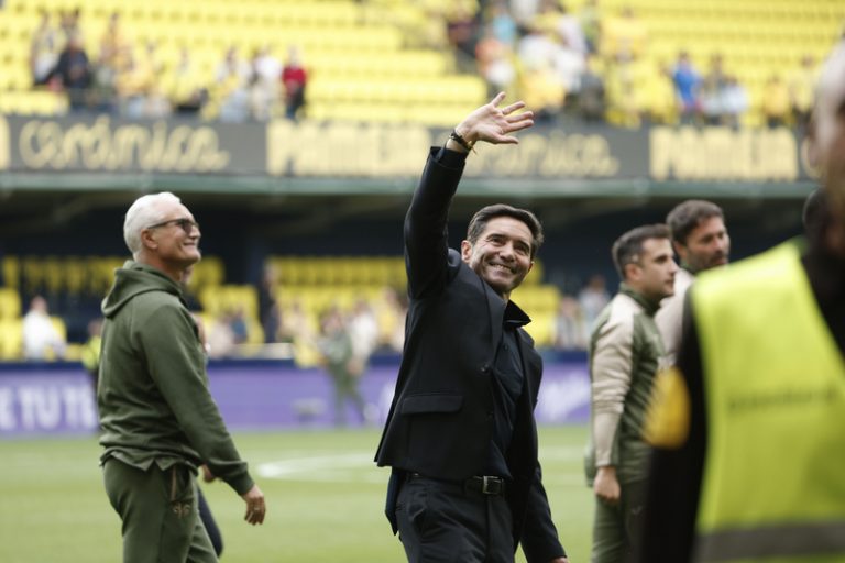 Marcelino celebra la classificació del Vila-real per a la Champions i ajorna la decisió sobre el seu futur