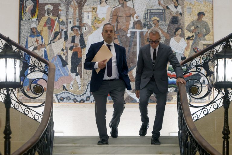 Carlos Baño s’acull al cas judicial per a no respondre sobre el presumpte frau dels bo comercie