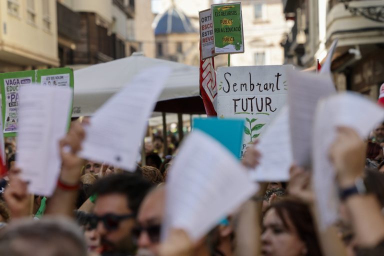 Els sindicats de docents criden a una gran manifestació a València el dissabte