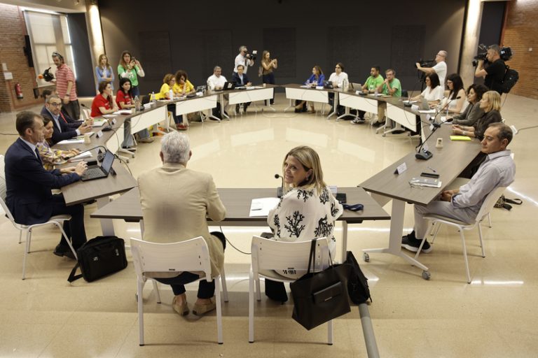 Educació i sindicats encaren una tercera reunió clau en el sèptim dia de vaga docent