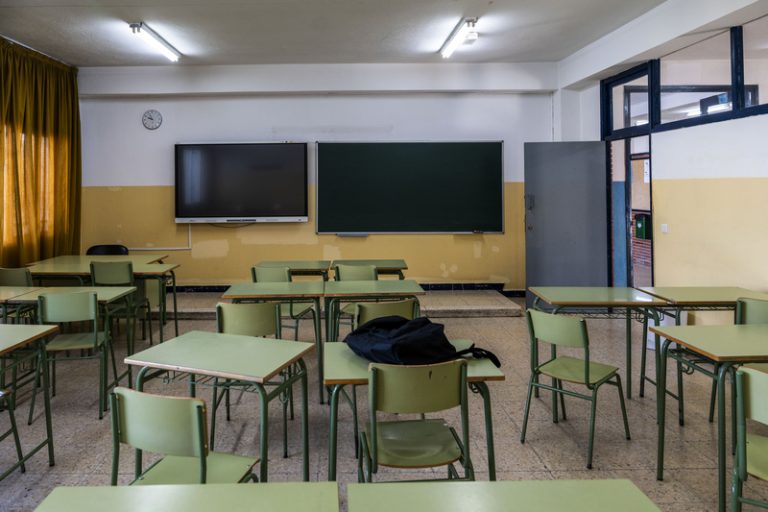Reduir alumnes per aula costaria 28.184 milions en deu anys, segun un informe de Esade