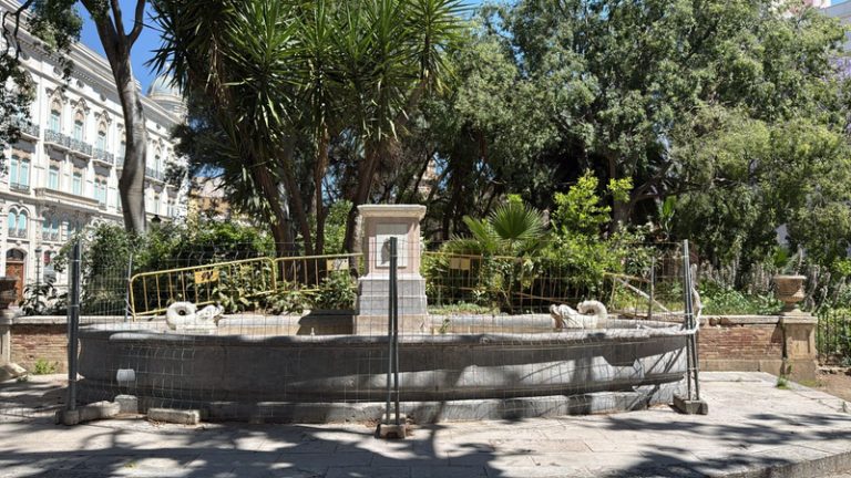 Compromís denuncia més de dos anys de retard en la restauració del tritó de Ponzanelli