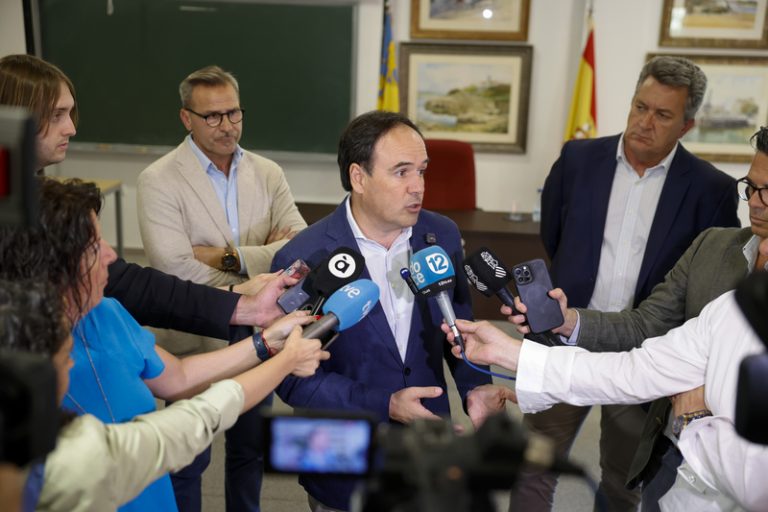 Pérez Llorca acusa el Govern de desemparar als regants alacantins per les retallades del Tajo-Segura