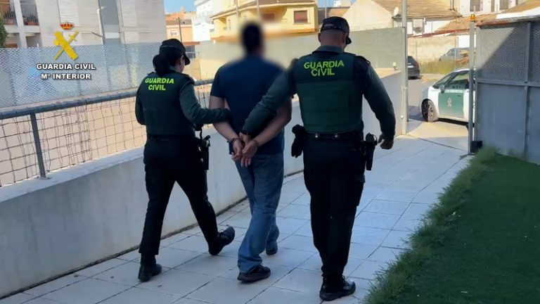 Detinguda a Rojales una parella que va estafar 86.000 euros a un ancià vulnerable