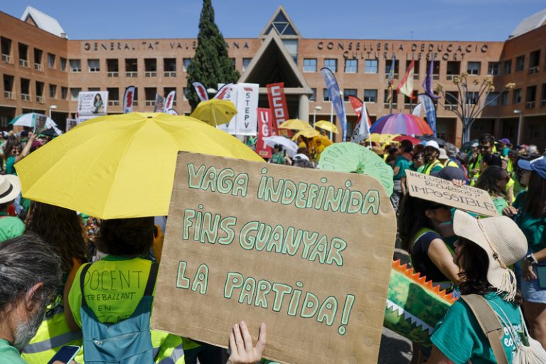 El 78% del professorat rebutja la proposta d’Educació i la majoria vol seguir la vaga