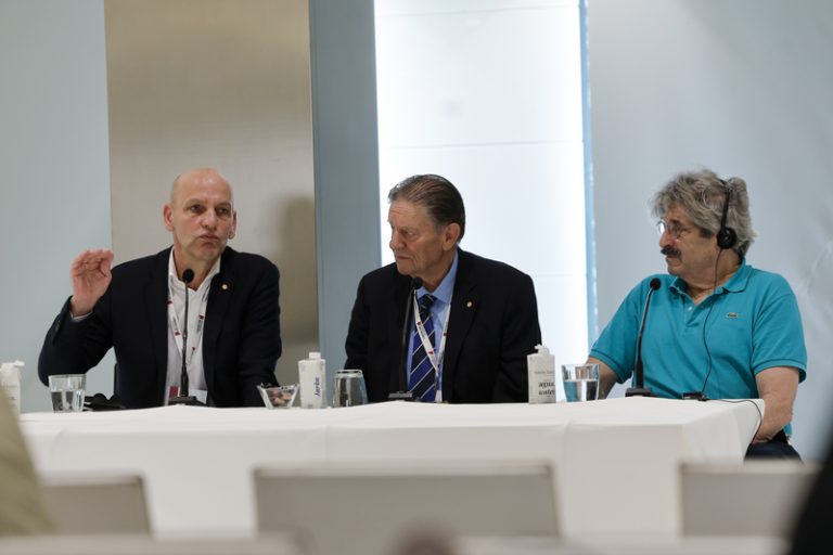Dos Nobel demanen copiar el model de la NASA per a acostar la ciència al gran públic