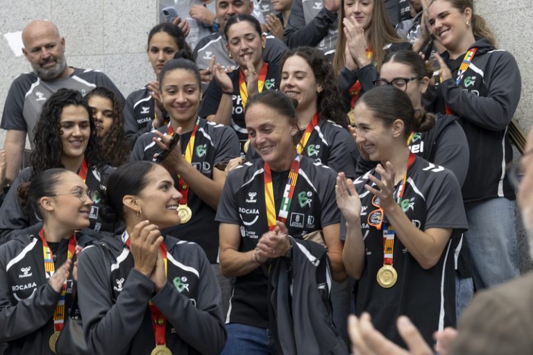 Silvia Navarro s’acomiada de l’handbol amb una retirada agredolça i la Lliga amb el Rocasa