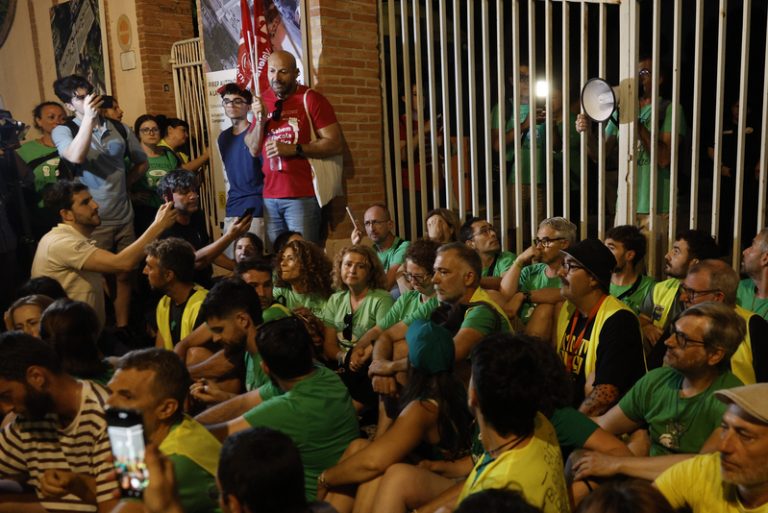 Els sis sindicalistes tancats en Educació abandonen la Conselleria després de trencar amb la negociació