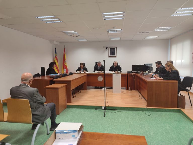 La Fiscalia manté que Juliol d’Espanya va cometre agressió sexual i tracte degradant a dos pacients