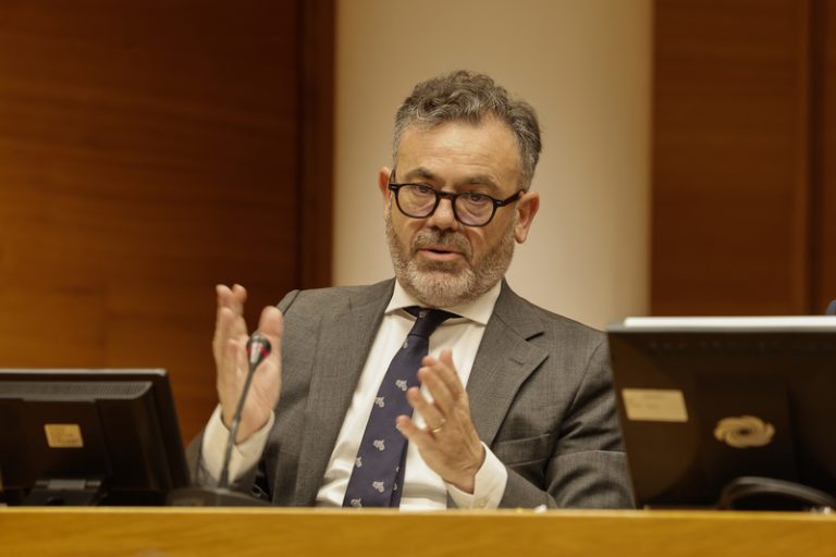 Díez reclama traure a l’AVL de la disputa política mentres el seu pressupost puja un 5,1% en 2026