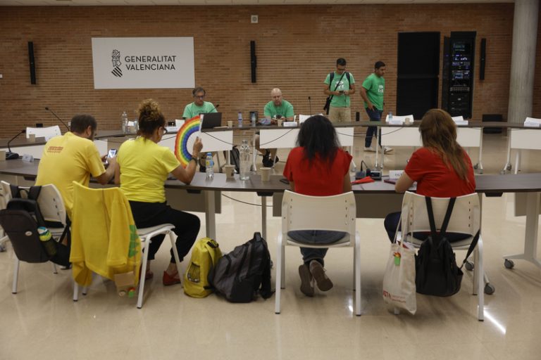 Quarta setmana de vaga del professorat valencià amb la negociació trencada i el front sindical dividit