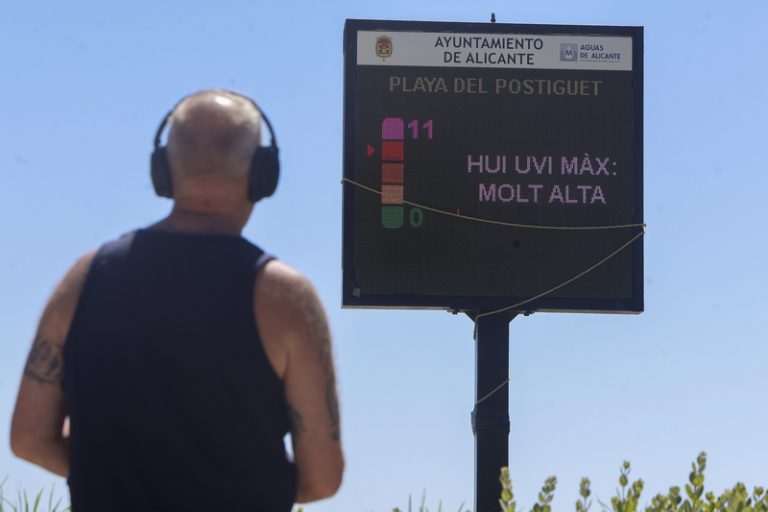 Avís groc per calor en el litoral sud d’Alacant este dimarts per màximes de més de 38 graus