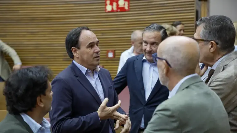 Juanfran Pérez Llorca, president de la Generalitat, abans d’un ple de Les Corts Valencianes